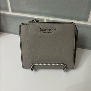 Kate Spade New York Cameron Small L-Zip Bifold Wallet.